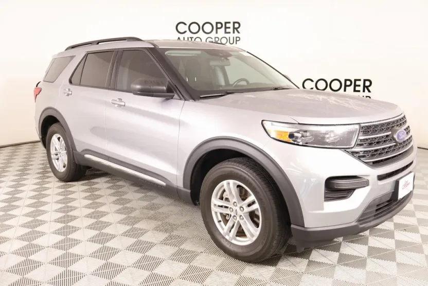 2022 Ford Explorer XLT photo 1