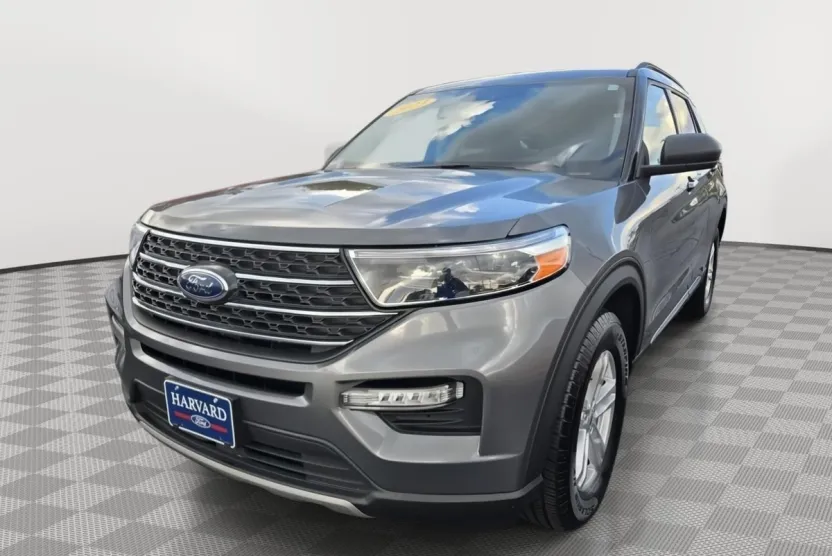 2023 Ford Explorer XLT photo 1