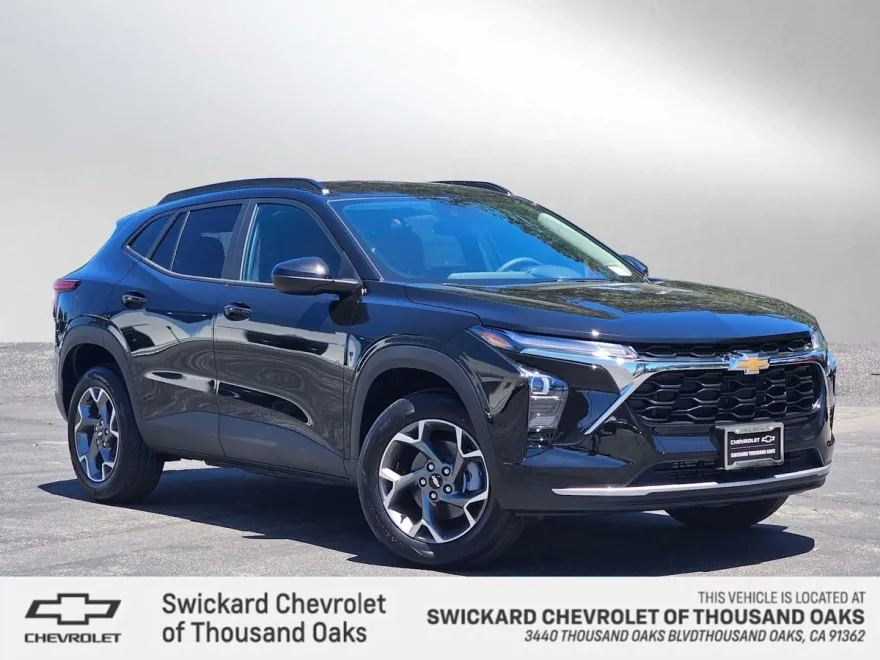 2025 Chevrolet Trax LT photo 1