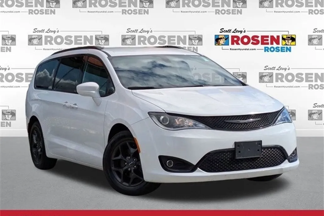 2018 Chrysler Pacifica Touring Plus photo 1