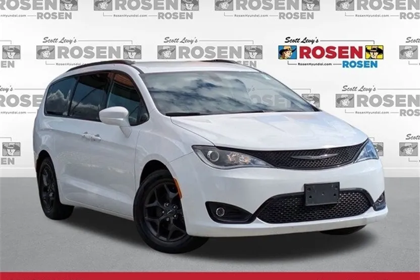 2018 Chrysler Pacifica Touring Plus photo 1