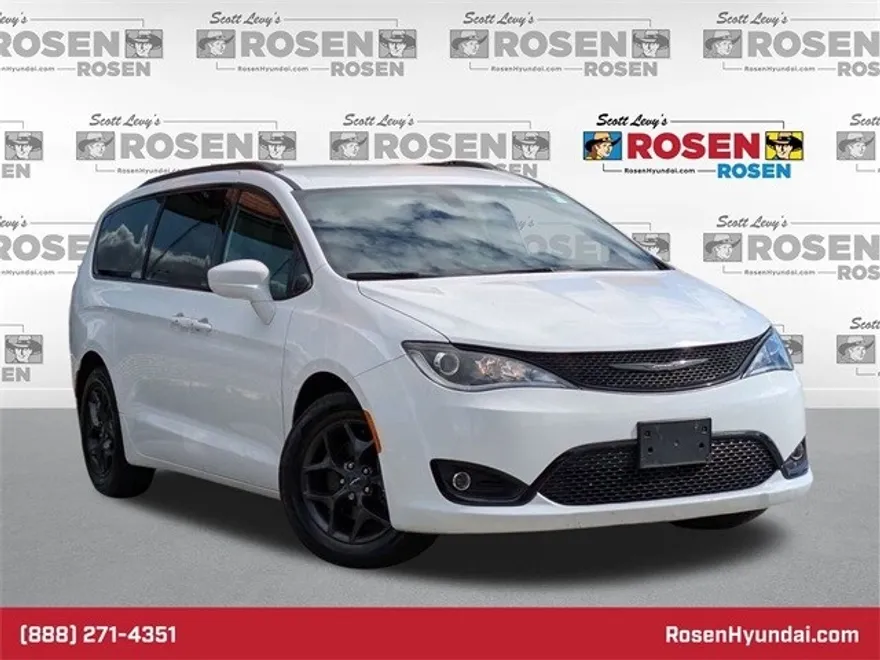 2018 Chrysler Pacifica Touring Plus photo 1