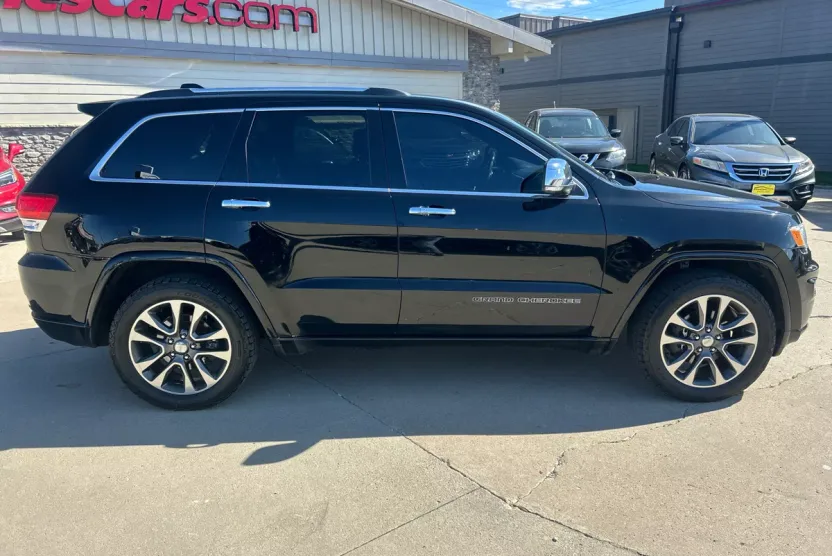 2017 Jeep Grand Cherokee Overland photo 1