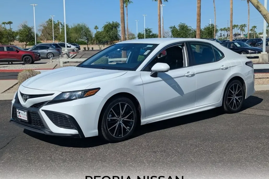 2023 Toyota Camry SE photo 1