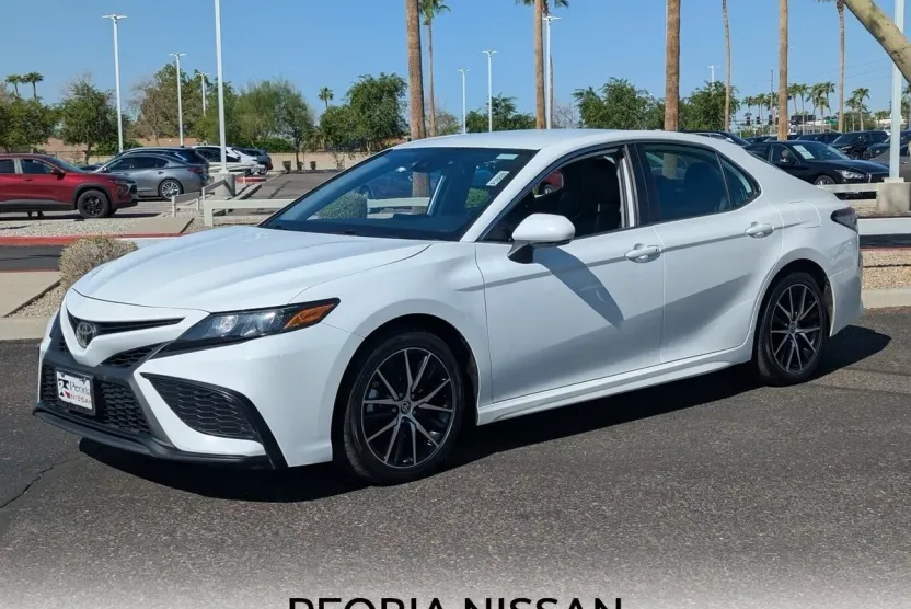 2023 Toyota Camry SE photo 1