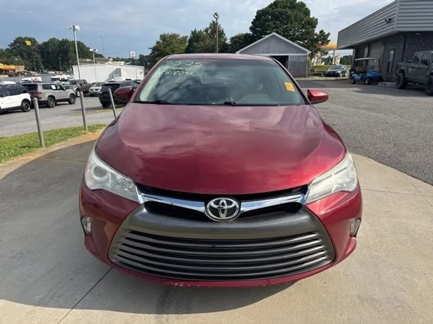 2015 Toyota Camry LE photo 1