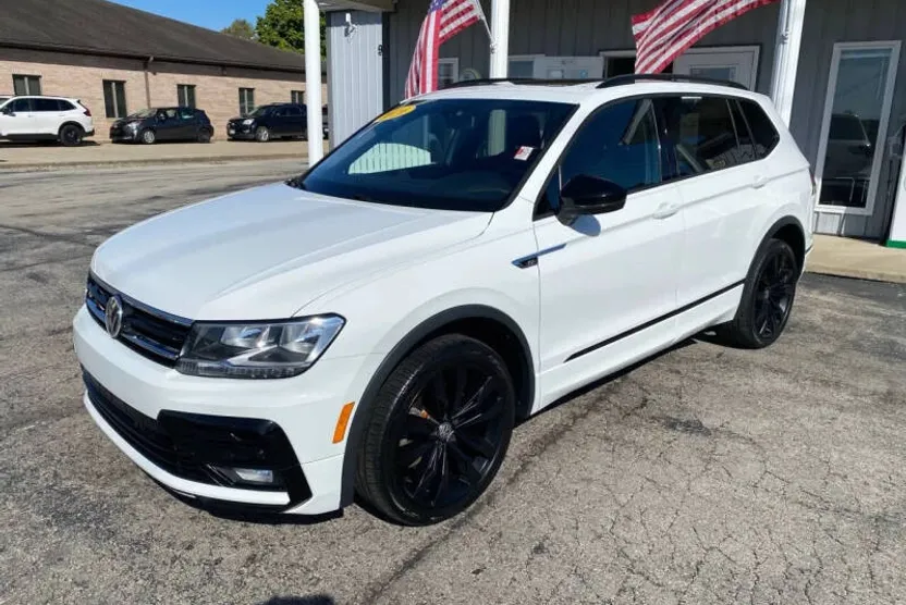 2020 Volkswagen Tiguan SE R-Line Black Sport photo 1