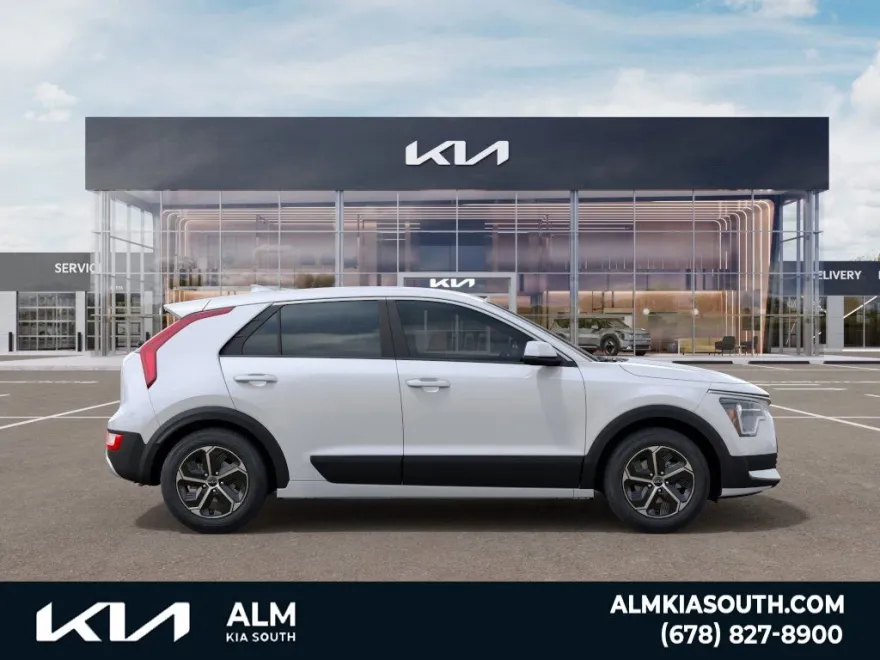 2025 Kia Niro LX photo 1