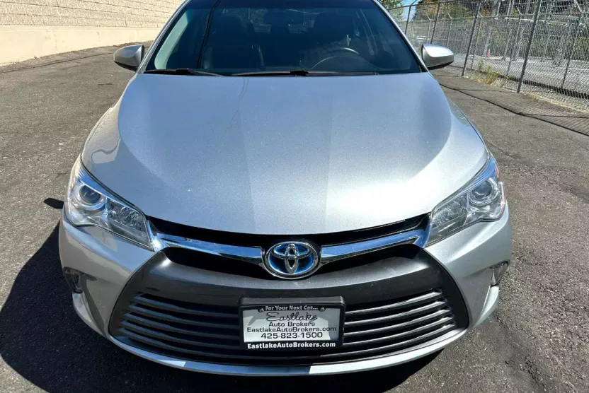 2015 Toyota Camry Hybrid XLE photo 1