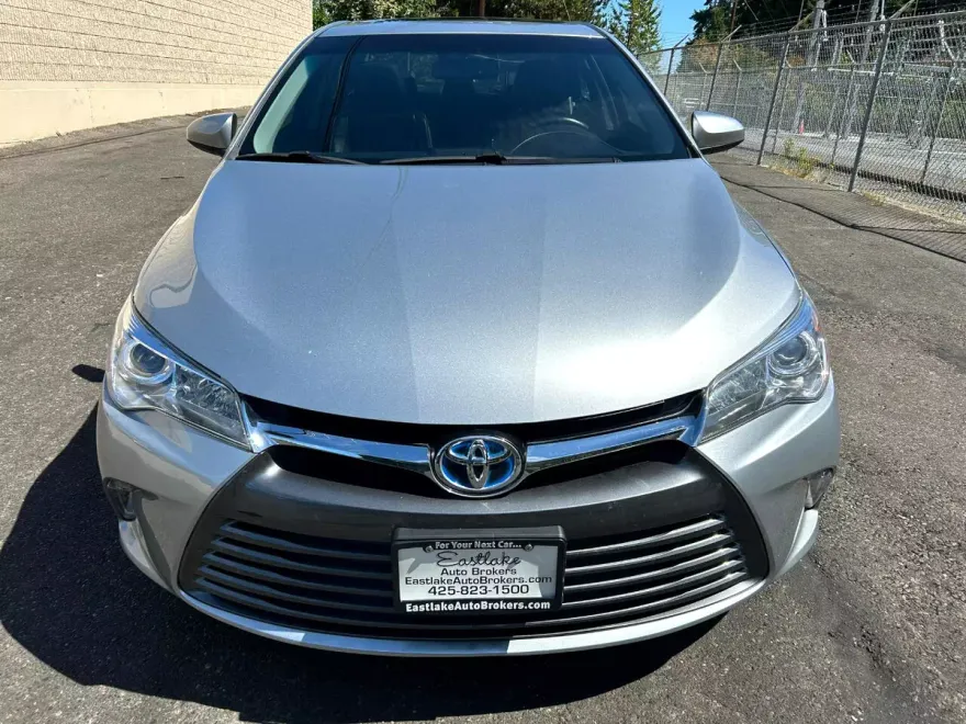 2015 Toyota Camry Hybrid XLE photo 1
