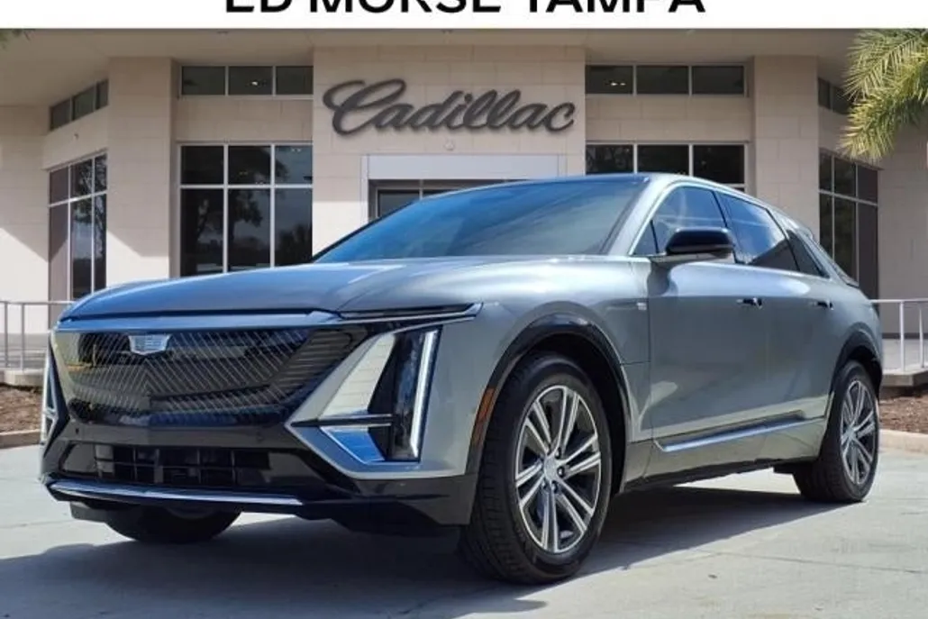 2025 Cadillac Lyriq Luxury photo 1