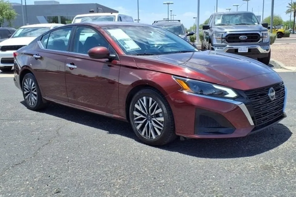 2023 Nissan Altima 2.5 SV photo 1