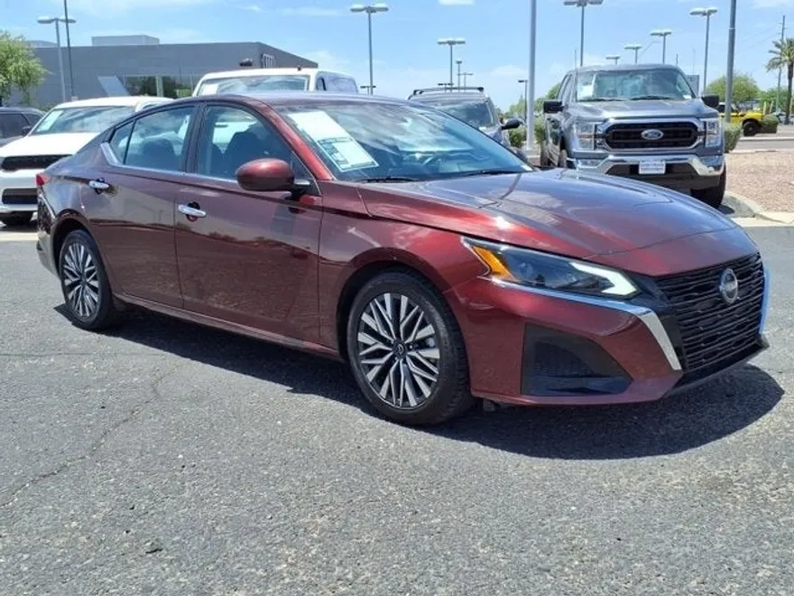 2023 Nissan Altima 2.5 SV photo 1