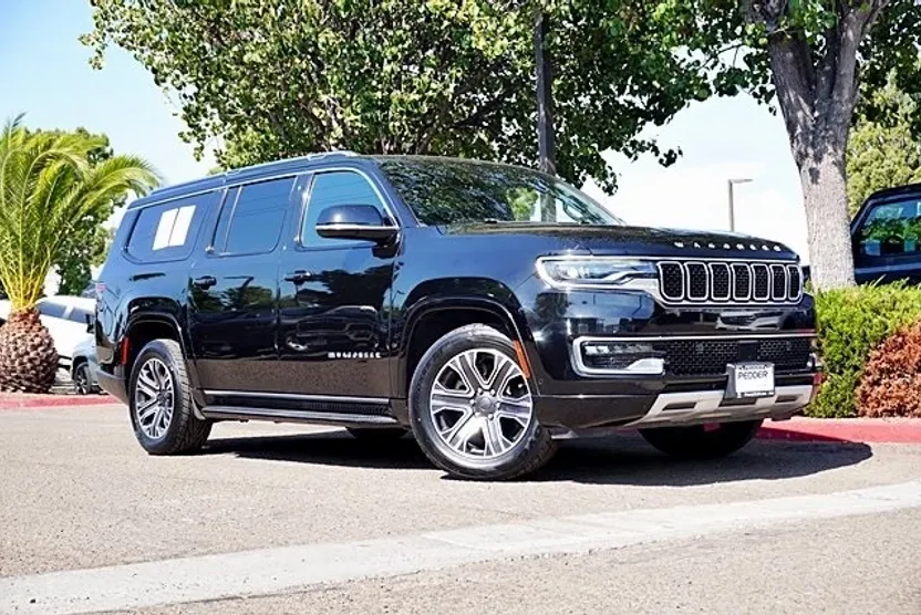 2023 Jeep Wagoneer L Series II photo 1