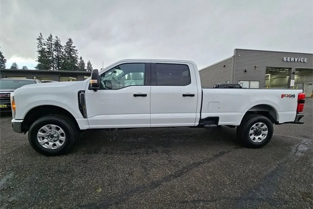 2023 Ford F-350 XL photo 1