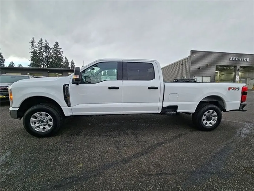 2023 Ford F-350 XL photo 1