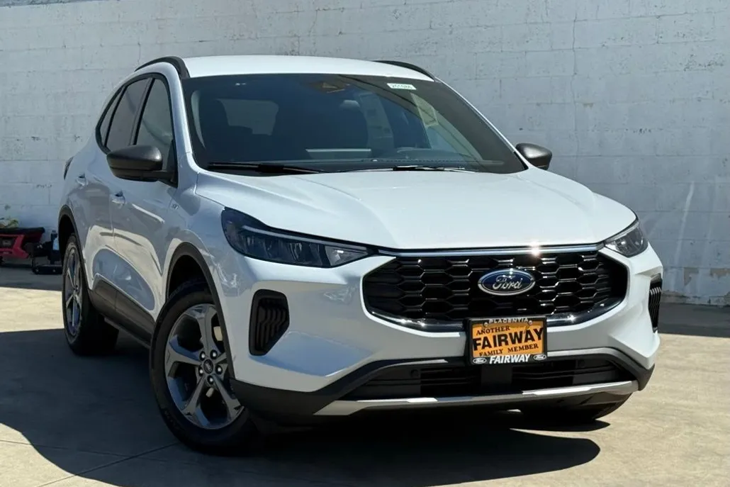 2025 Ford Escape ST-Line photo 1