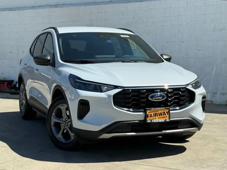 2025 Ford Escape ST-Line photo 1