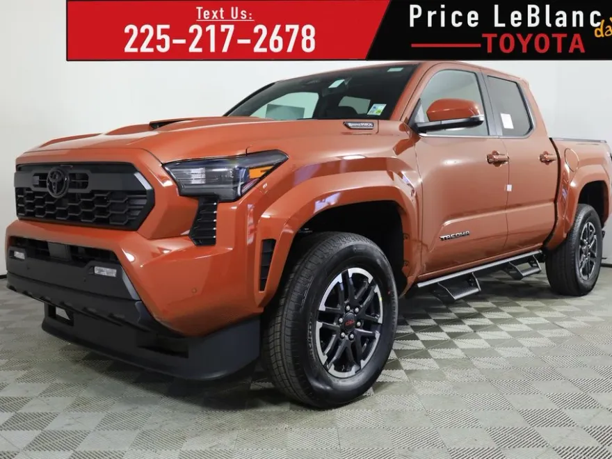 2025 Toyota Tacoma TRD Sport photo 1