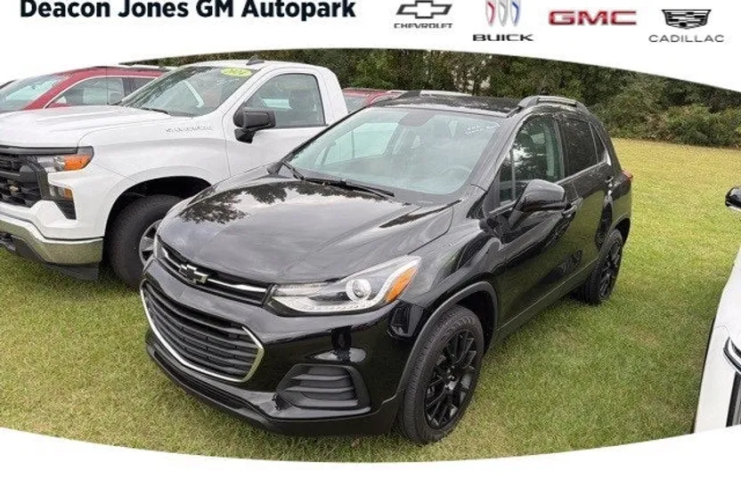2022 Chevrolet Trax LT photo 1