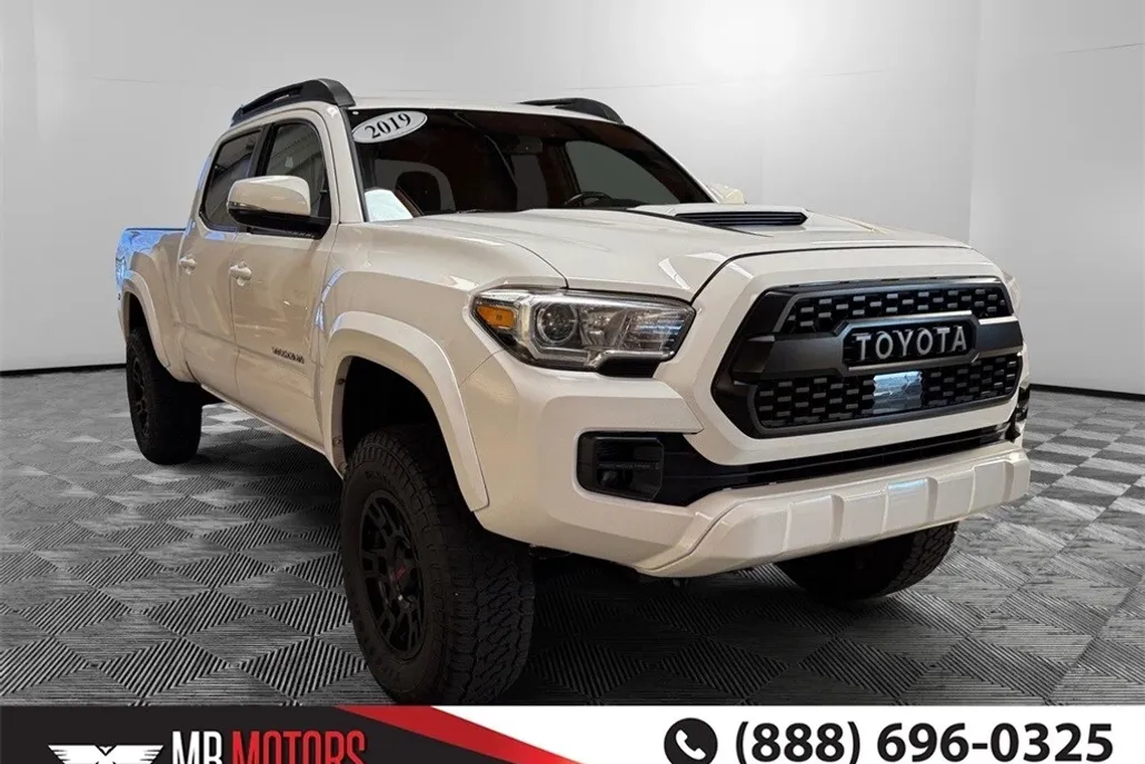 2019 Toyota Tacoma TRD Sport photo 1