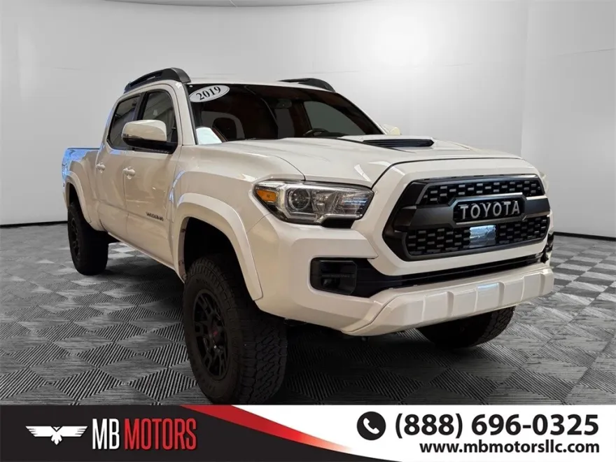 2019 Toyota Tacoma TRD Sport photo 1