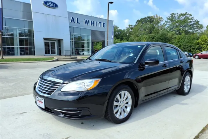 2014 Chrysler 200 Touring photo 1