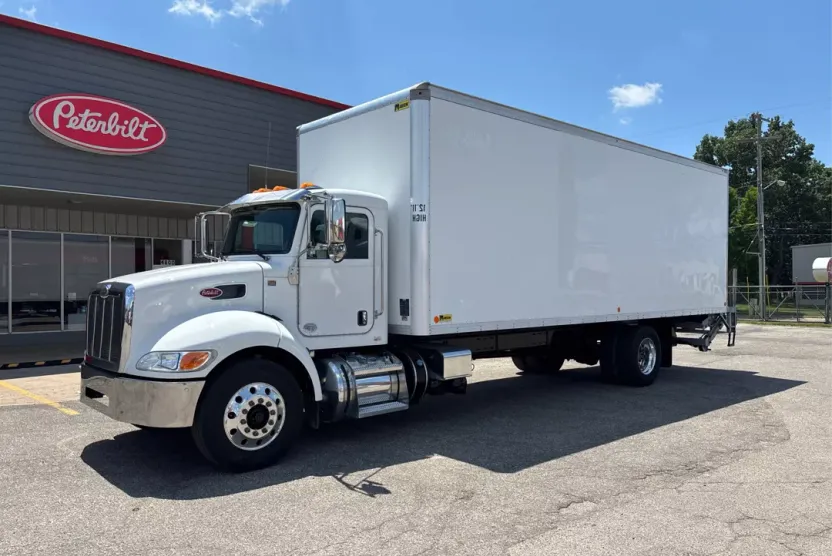 2020 Peterbilt 337 photo 1
