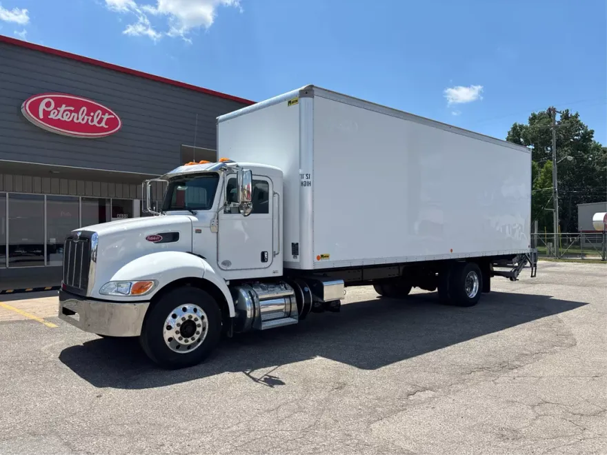 2020 Peterbilt 337 photo 1