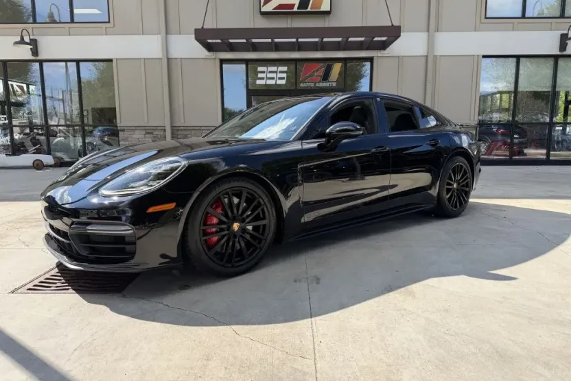 2020 Porsche Panamera GTS photo 1