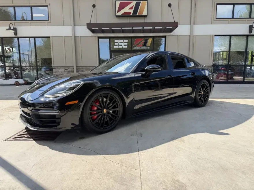 2020 Porsche Panamera GTS photo 1