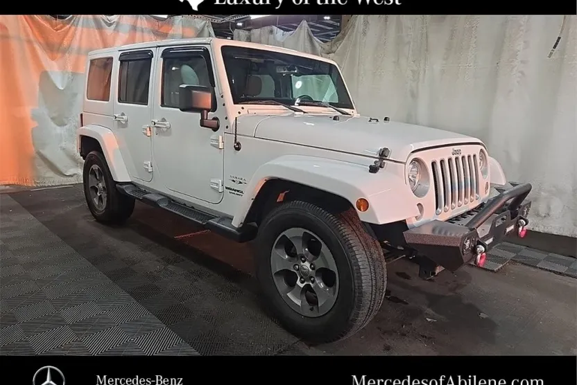 2017 Jeep Wrangler Unlimited Sahara photo 1