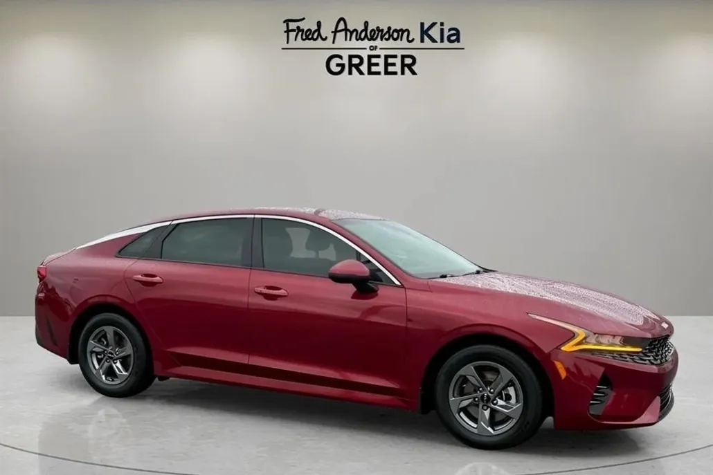 2022 Kia K5 LXS photo 1