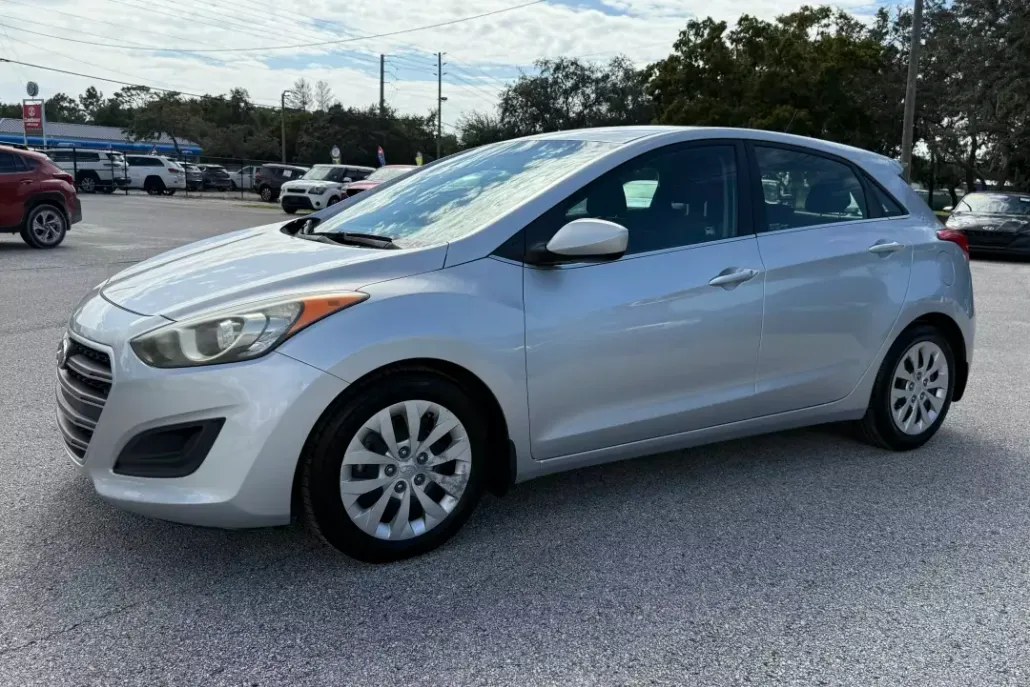 2016 Hyundai Elantra GT Base photo 1