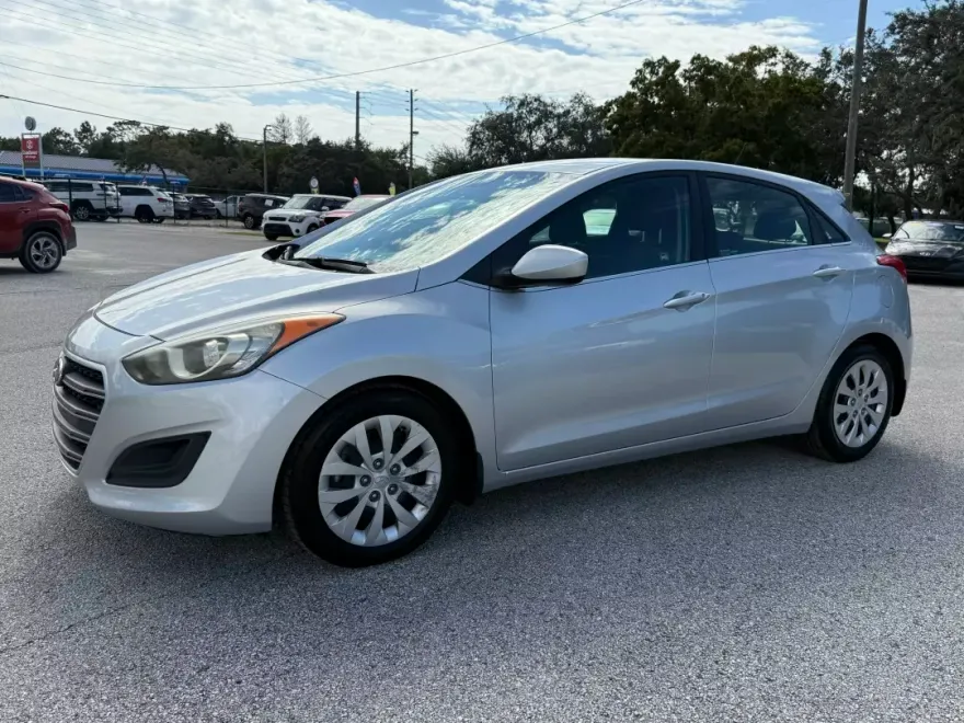 2016 Hyundai Elantra GT Base photo 1