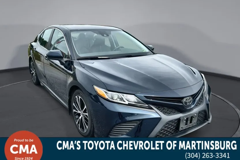 2020 Toyota Camry SE photo 1