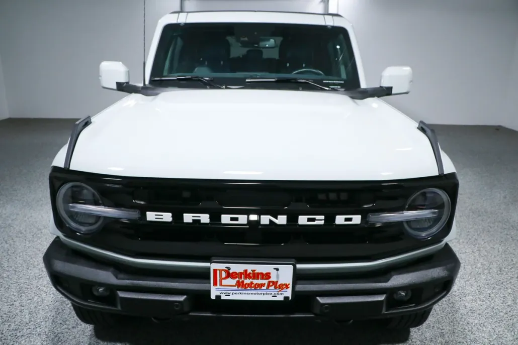 2024 Ford Bronco Outer Banks photo 1