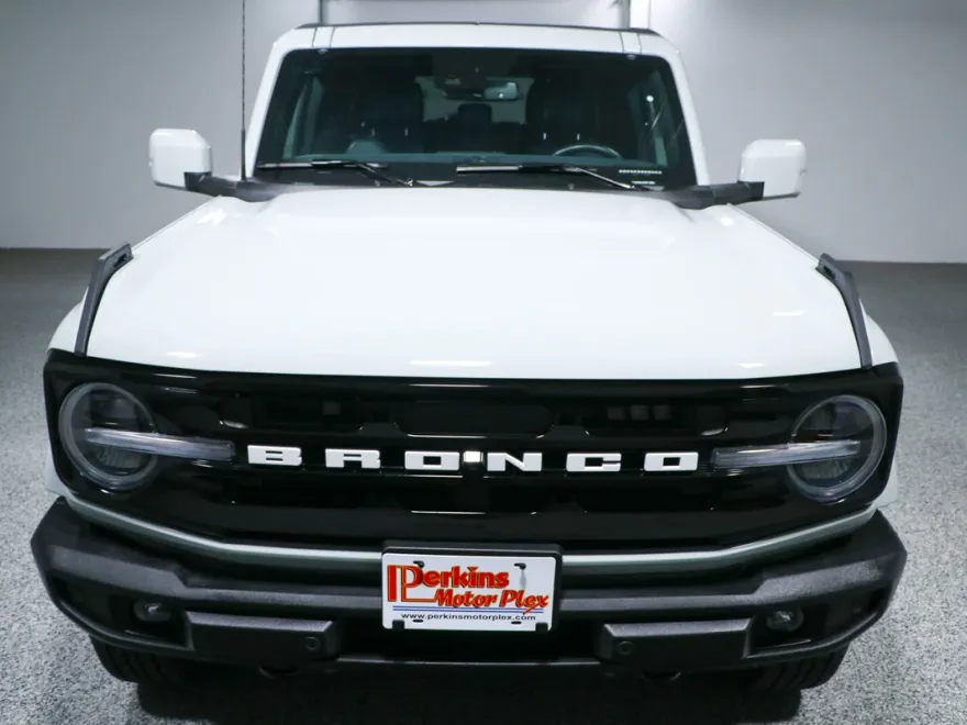 2024 Ford Bronco Outer Banks photo 1