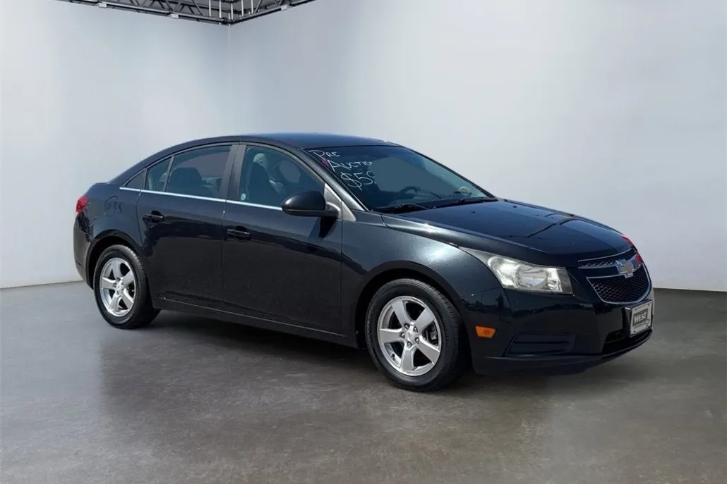 2011 Chevrolet Cruze LT photo 1