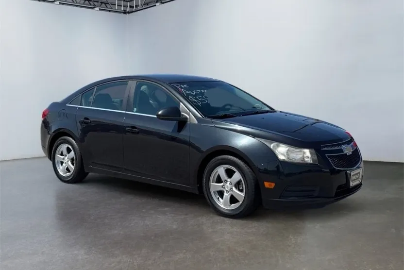 2011 Chevrolet Cruze LT photo 1