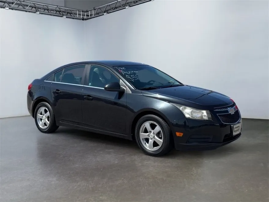 2011 Chevrolet Cruze LT photo 1
