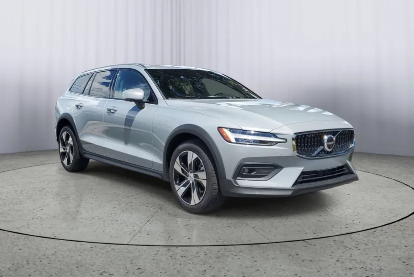 2026 Volvo V60 Cross Country B5 Plus photo 1