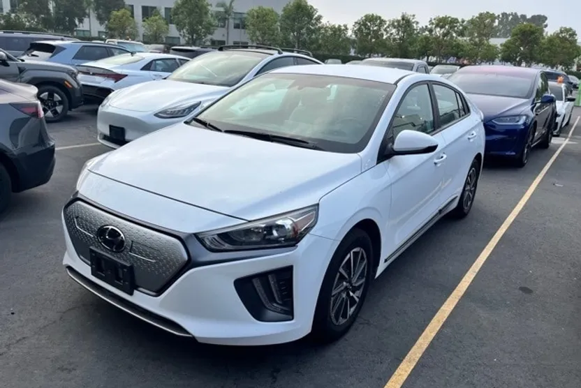 2021 Hyundai Ioniq Electric SE photo 1