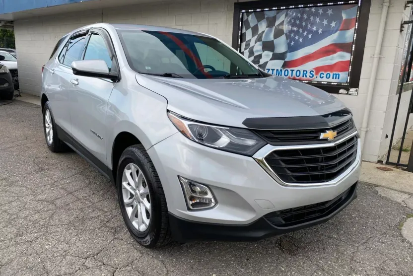 2018 Chevrolet Equinox LT photo 1