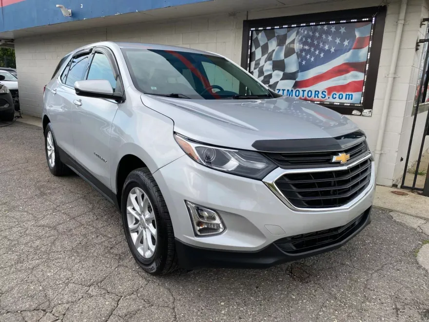 2018 Chevrolet Equinox LT photo 1