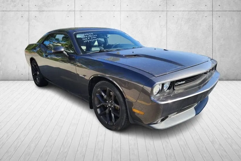 2014 Dodge Challenger SXT photo 1