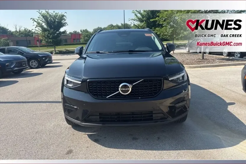 2024 Volvo XC40 Core photo 1