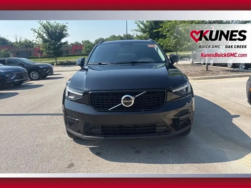 2024 Volvo XC40 Core photo 1