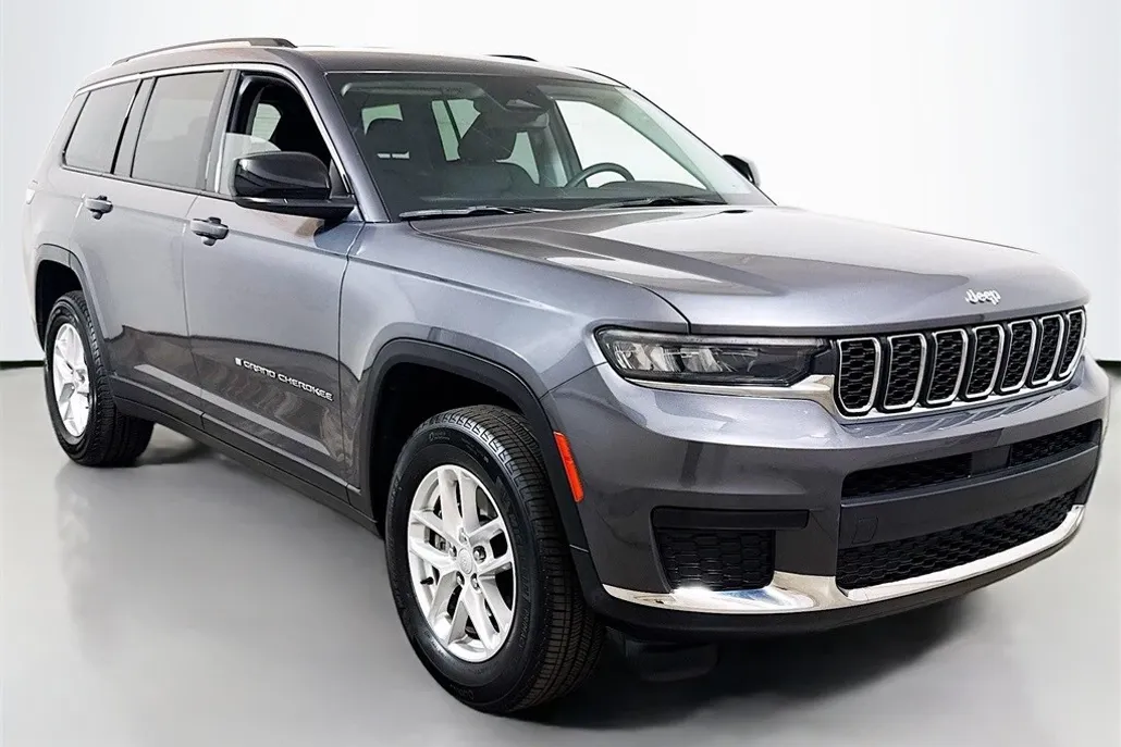 2023 Jeep Grand Cherokee Laredo photo 1