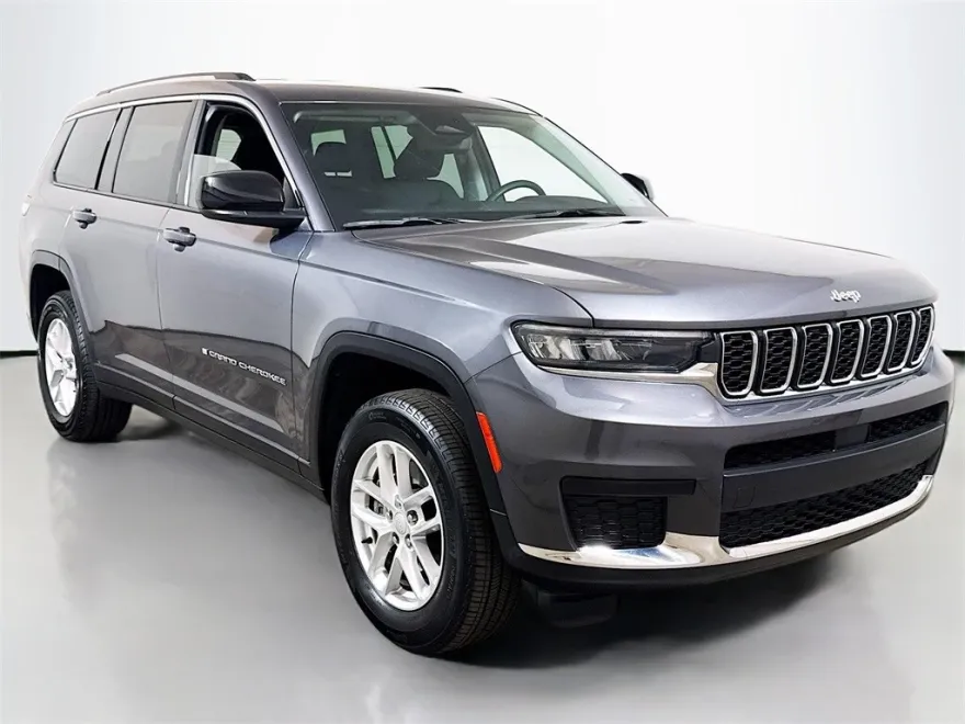 2023 Jeep Grand Cherokee Laredo photo 1